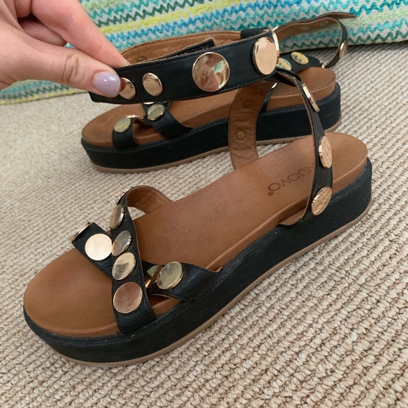 inuovo gold sandals
